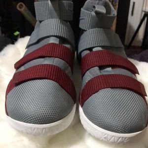Lebron James Solider xl sneakers, like new